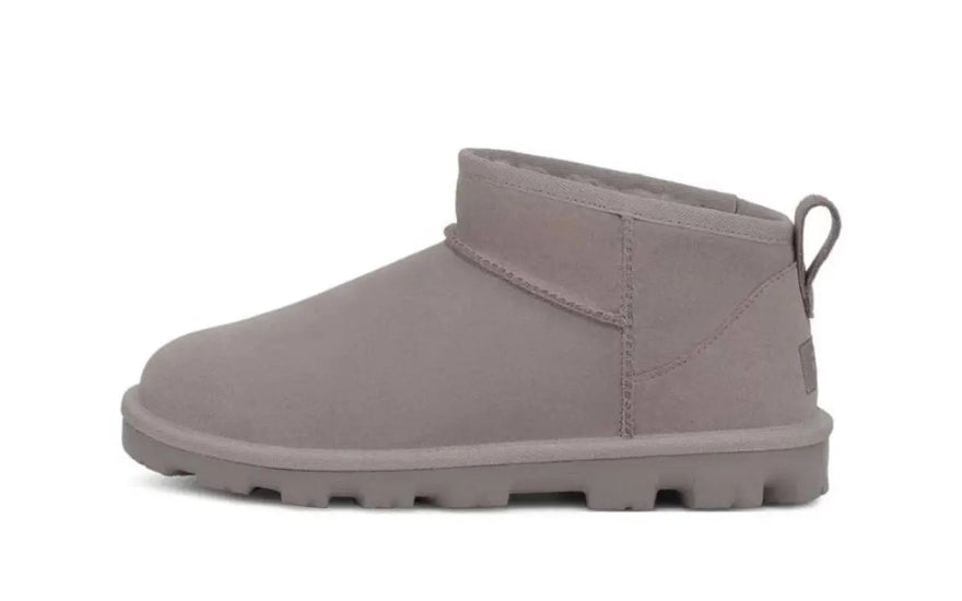 UGG Classic Ultra Mini Μποτάκι Γκρι: η μπότα που μεταμορφώνει το καθημερινό σου στυλ