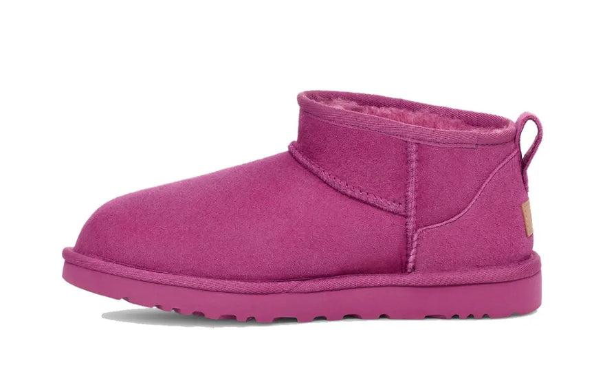 UGG Classic Ultra Mini Boot Mangosteen: Żywy i wygodny botek na co dzień
