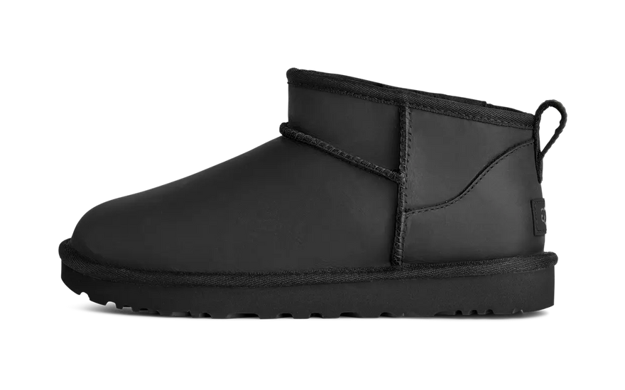 Cizme UGG Classic Ultra Mini din piele neagră — stil urban și confort zilnic