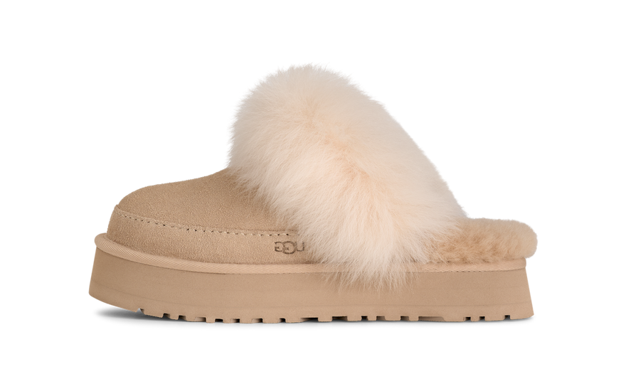 UGG Disquette Chalet Slipper Sandcastle: la plataforma de borrego que arrasa en 2026 (opiniones, tallas y looks)