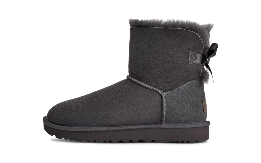 UGG Mini Bailey Bow II Obsidian: mini botek z kokardką, którego potrzebujesz