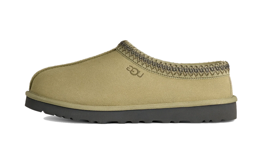 UGG Tasman II Slipper Muted Brass Magnolia Leaf: la pantufla que se salió de casa (y cómo llevarla en 2026)