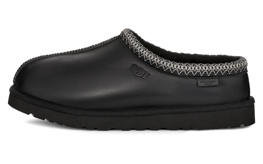 UGG Tasman LTHR Regen Slipper Zwart: de onmisbare zwarte pantoffel voor comfort en stijl