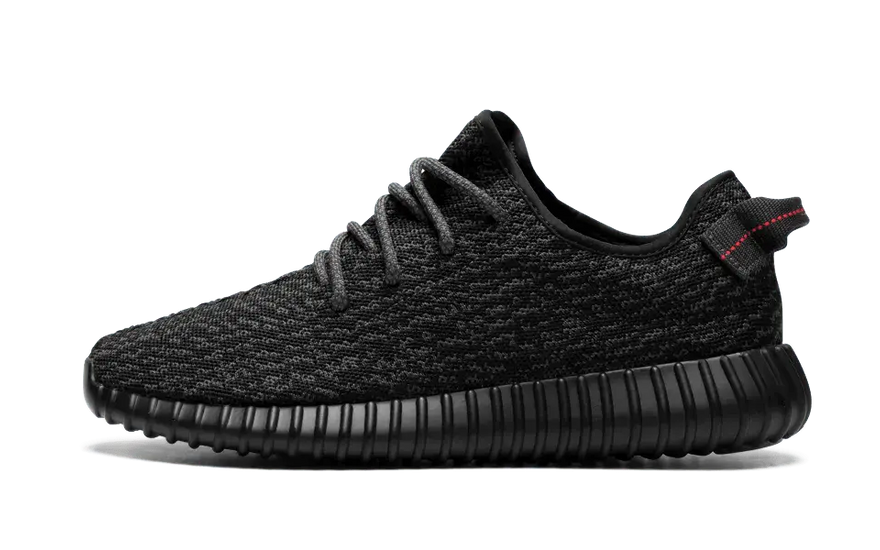 Yeezy Boost 350 Pirate Black: η μαύρη σιλουέτα που κυριαρχεί στην πόλη