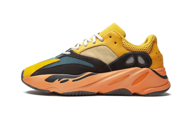 Yeezy Boost 700 Sun: the yellow that dominates the streets and Boost comfort