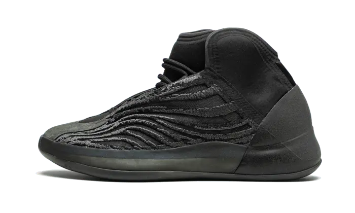 Yeezy QNTM Onyx: O ténis preto que redefine o estilo urbano