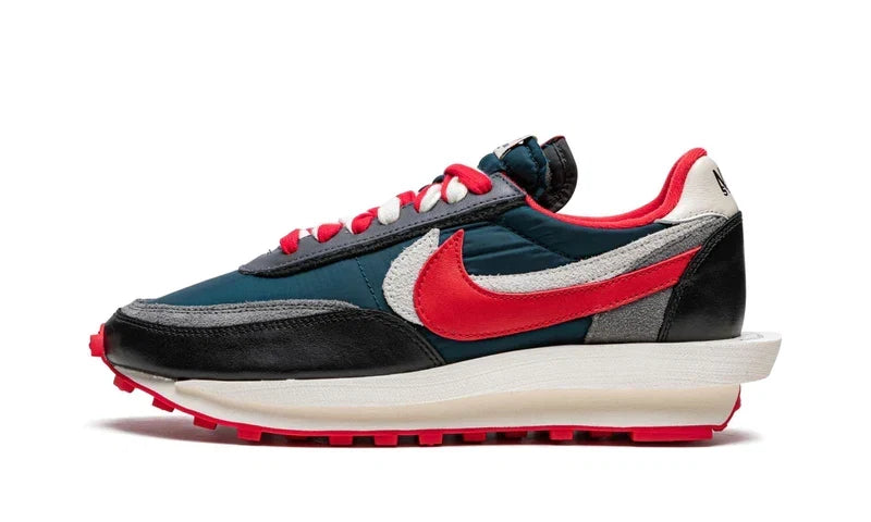 LD Waffle Sacai Undercover Midnight Spruce University Red: la triple colaboración que sigue siendo el flex más difícil de copiar