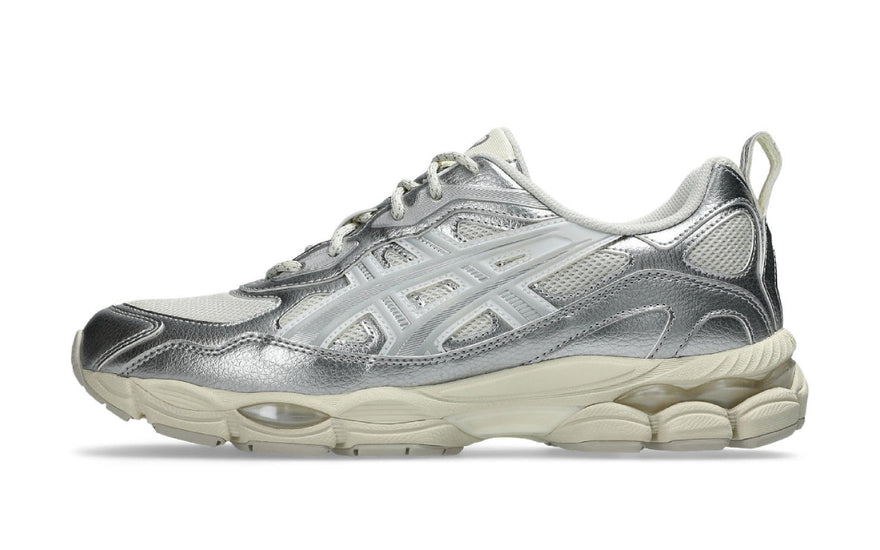 ASICS Gel-NYC RGD Grey Metallic Silver: la silueta gris con brillo que domina el streetwear en 2026