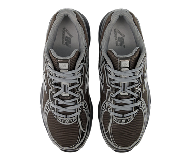New Balance 740 Black Metallic